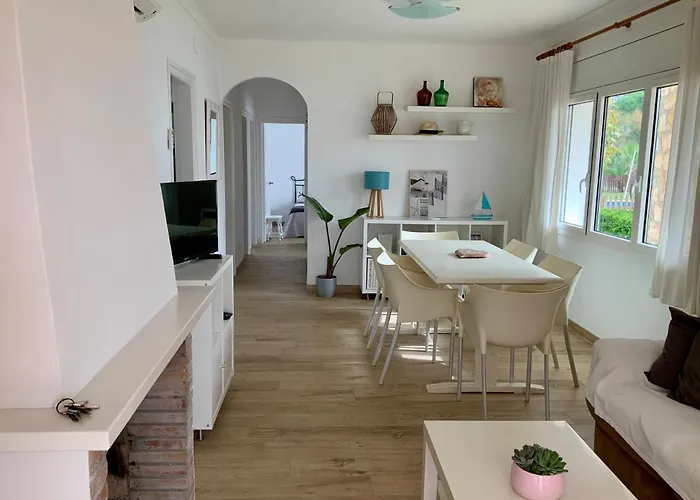 Σπίτι διακοπών Montserrat 2, Terrace & Pool Sant Martí d’Empuries